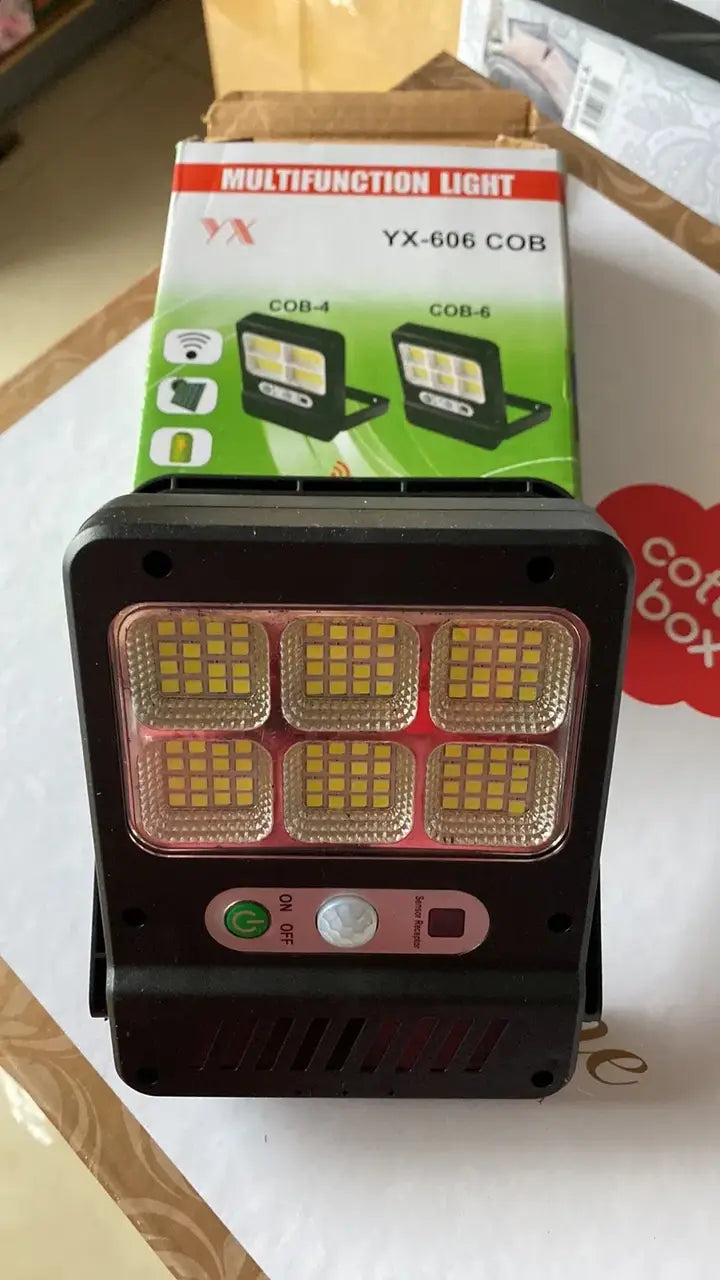 Mini led reflektor solarni