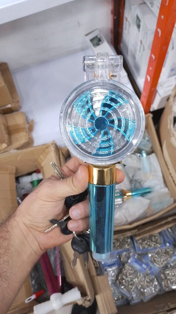 pomme de douche à haute pression avec un ventilateur intégré